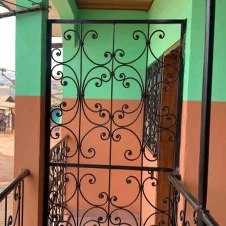 Studio Meublee 1 Chambre Etoug Ebe Yaoundé エクステリア 写真