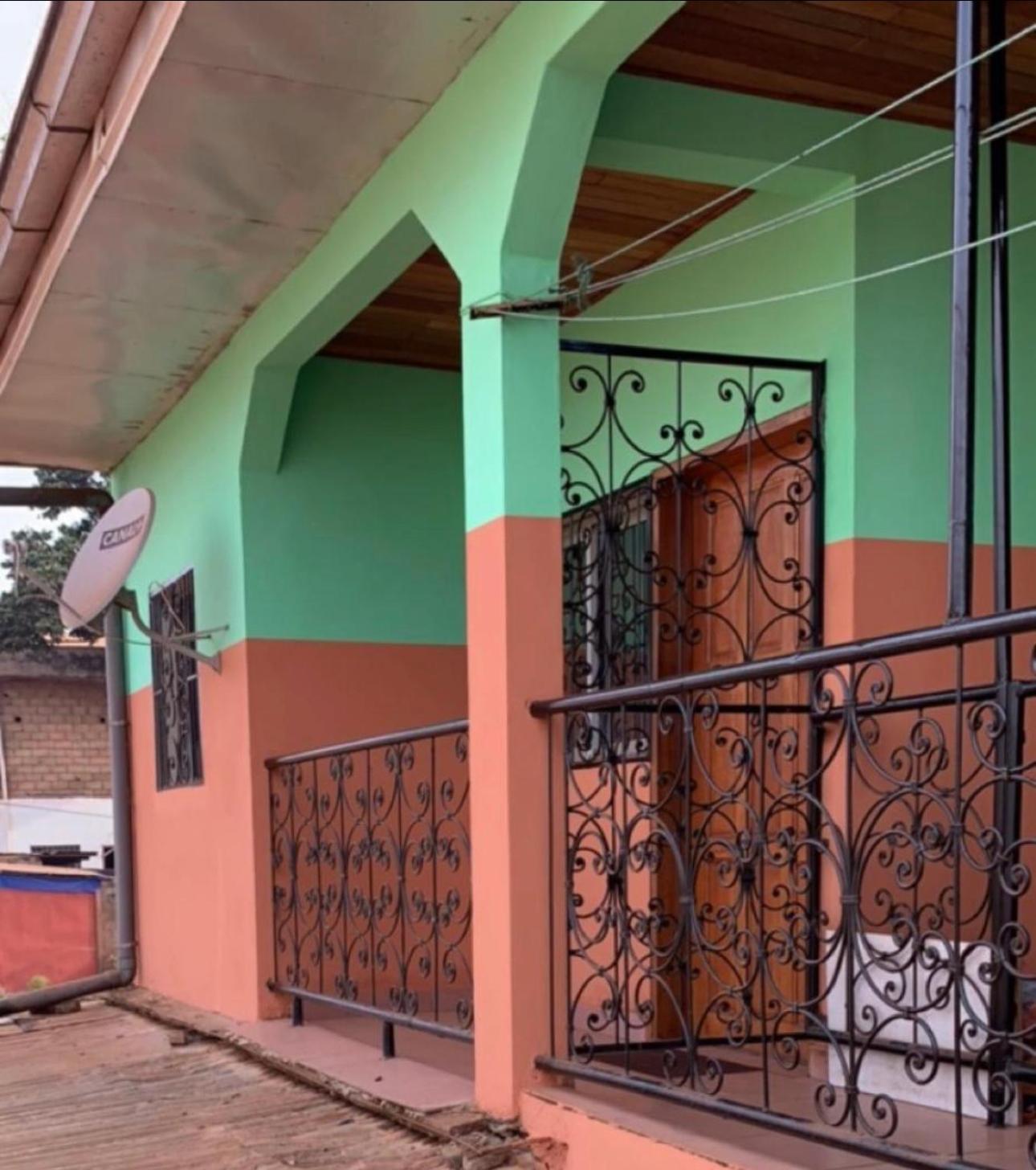 Studio Meublee 1 Chambre Etoug Ebe Yaoundé エクステリア 写真